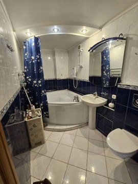 3-к квартира, 2/10 эт., 70м²